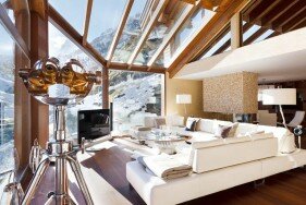 VIP Escort Service Zermatt im Luxus-Chalet