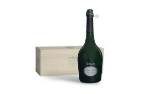Der Jubiläums-Champagner „Les Réserves Grand Siècle“ ist ebenso exklusiv, wie ein Date mit Ihrer VIP Escort Lady.
