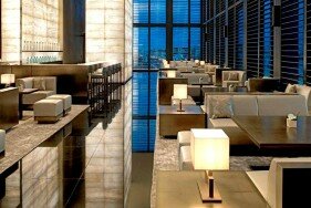 Luxus Escortservice Mailand im Armani Hotel
